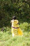 Mujer Gnobe Bugle con su vestido tradicional