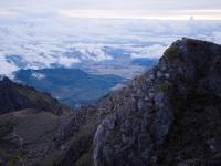 El Crater y Ciudad de Volcan