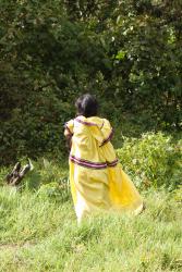 Mujer Ngobe Bugle con su vestido tradicional