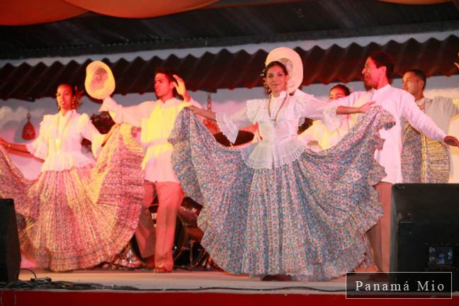 Presentación de Conjunto Típico en la Feria de la Candelaria