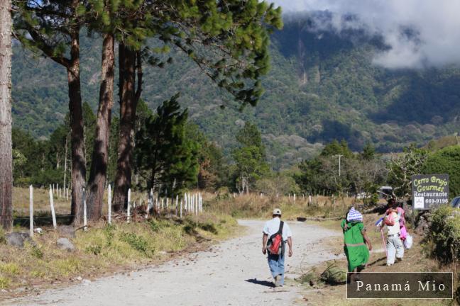 Familia Guaymi­ de vuelta a casa