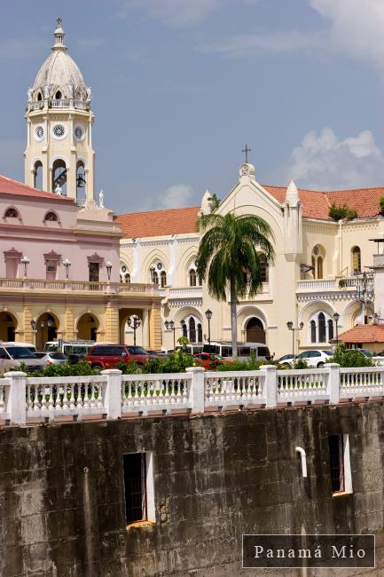 Vista del Teatro Nacional e Iglesia - Casco Viejo