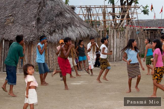 Danza Kuna en la Comunidad de Playón Chico, San Blas